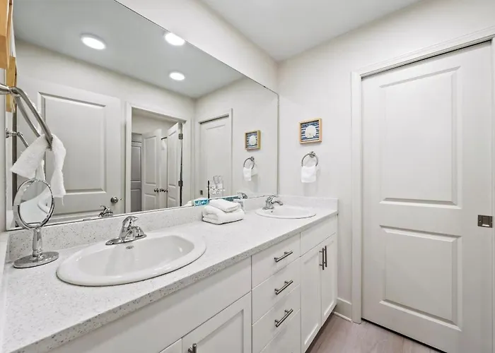 Apartment Sea Glass 409 By Youngs Suncoast